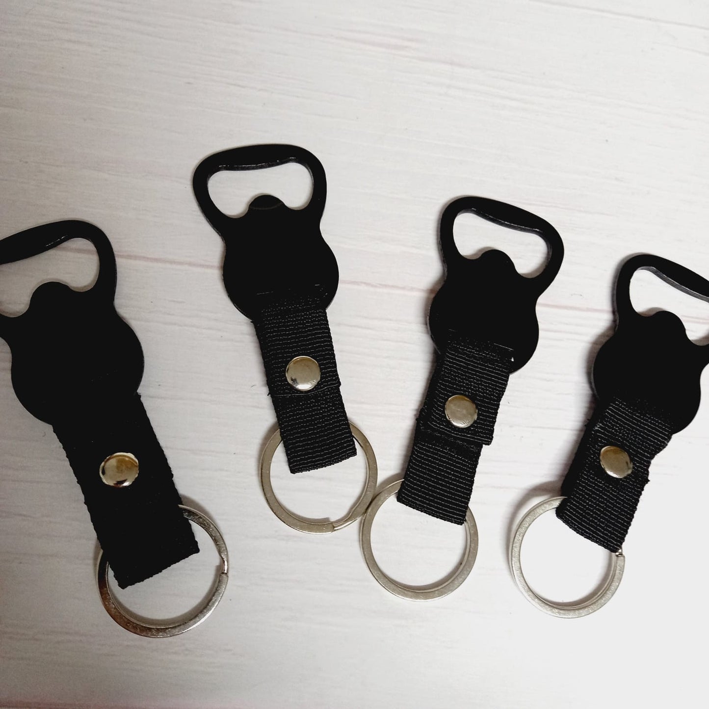 Llavero Destapador Negro