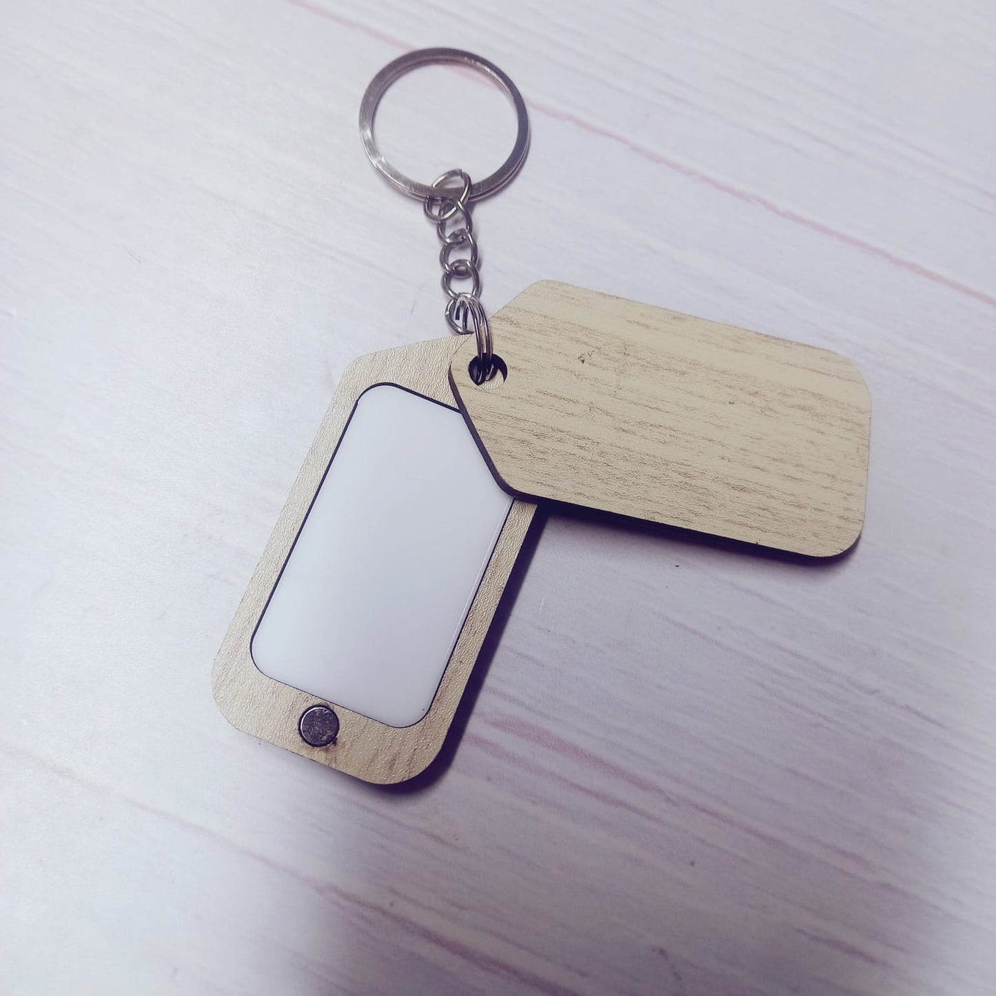 Llavero rectangular madera café claro con imán