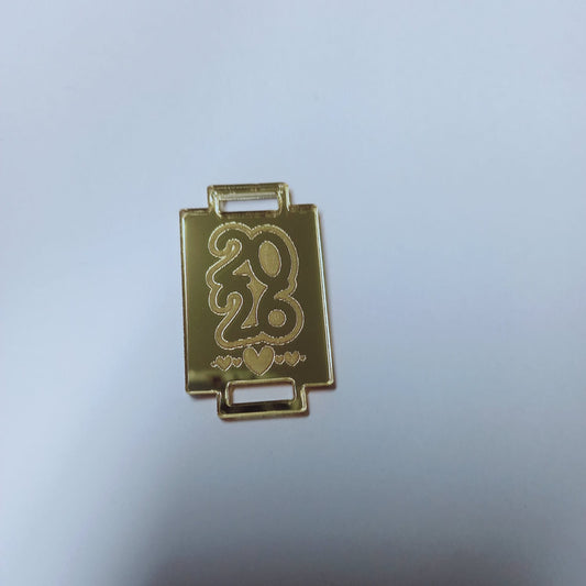 20un Dije acrílico pasa elástico 2026 dorado espejo