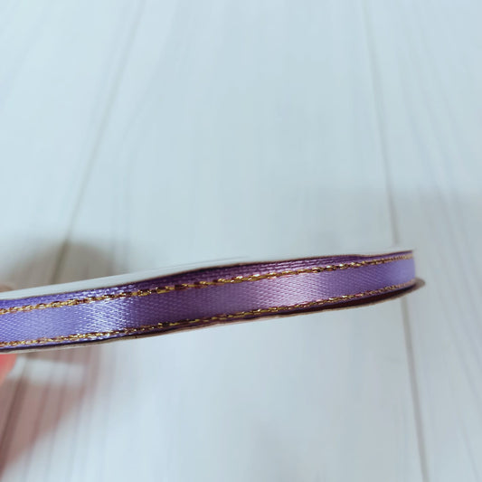 CINTA SATIN CON BORDE DORADO 7mm 50 MT - LILA
